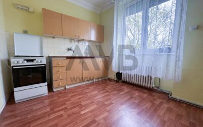 PRIESTRANNÝ 3-IZBOVÝ TEHLOVÝ BYT NA BERNOLÁKOVOM NÁMESTÍ | NOVÉ ZÁMKY