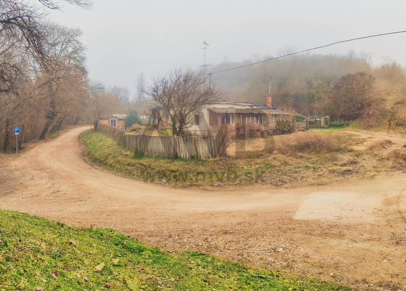 STAVEBNÝ POZEMOK DÉL-KOMÁROM (MAĎARSKO) — fotografia