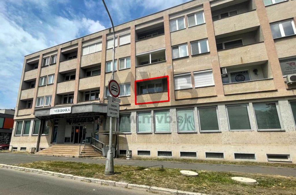 NA PRENÁJOM: KANCELÁRIA V CENTRE MESTA V BUDOVE VÚB | KOMÁRNO