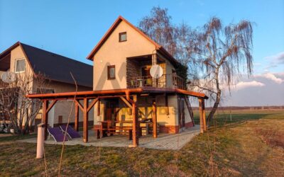 ZREKONŠTRUOVANÝ MODERNÝ VÍKENDOVÝ DOM S VÍNNOU PIVNICOU | VIRT | OKRES KOMÁRNO