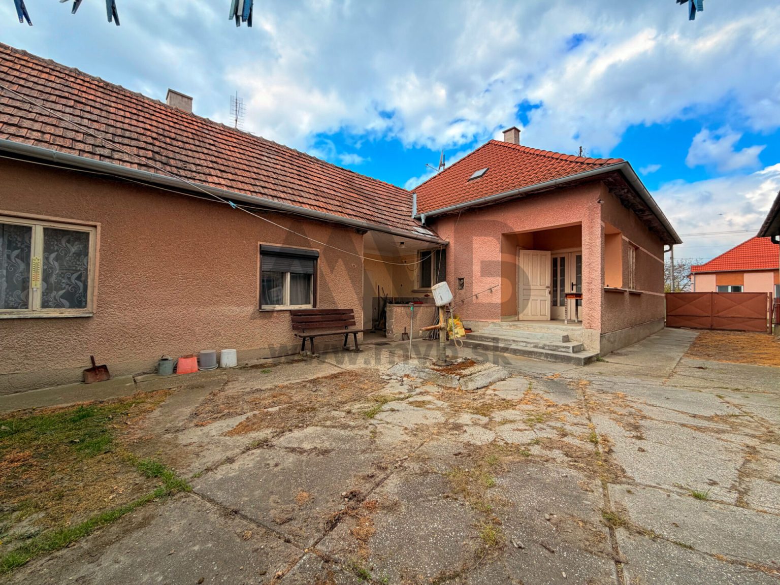 RODINNÝ DOM IBA 250 METROV OD DUNAJA | MOČA | OKRES KOMÁRNO — fotografia