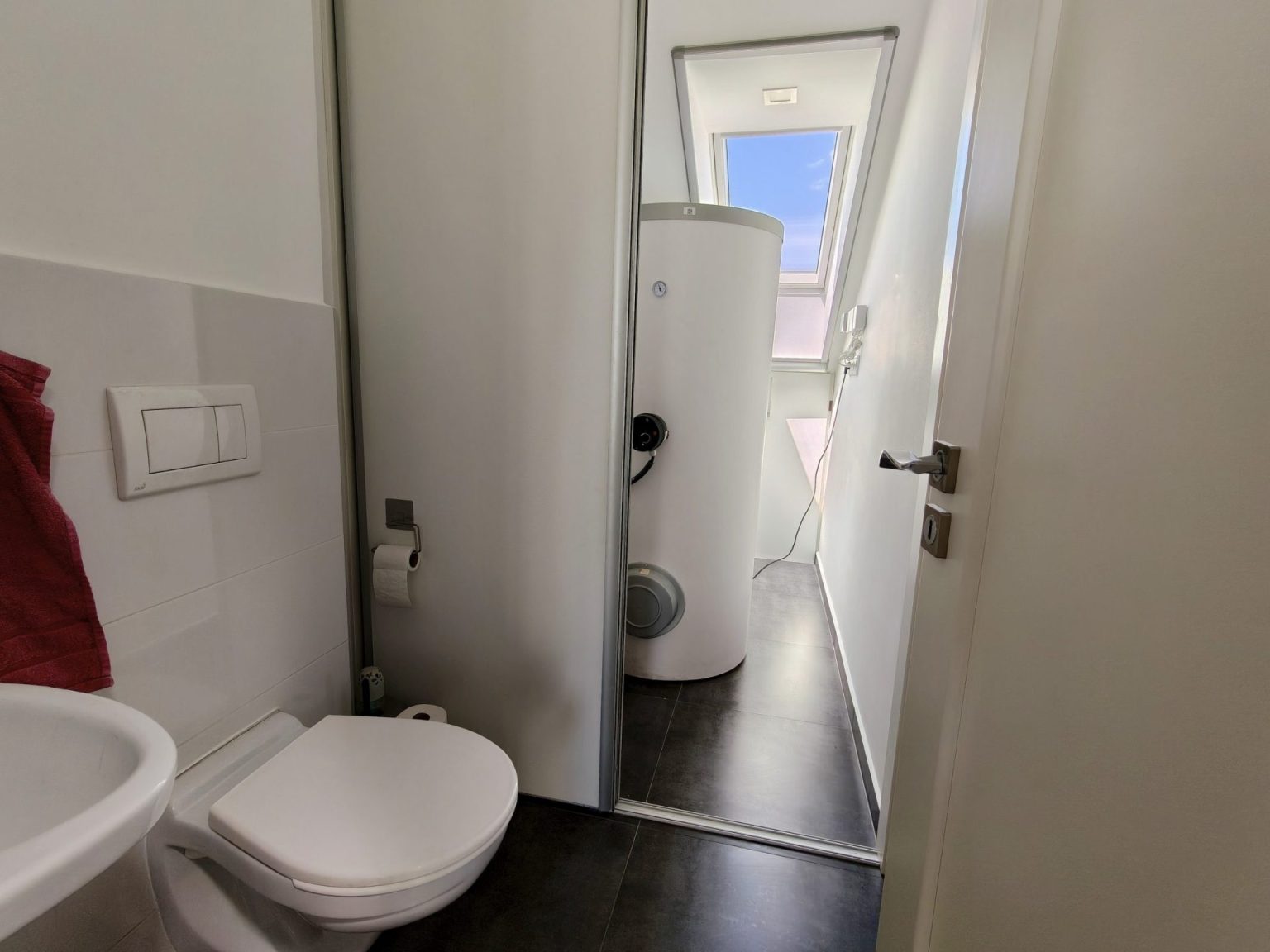VÝNIMOČNÝ VEĽKOMETRÁŽNY 6-IZBOVÝ PODKROVNÝ BYT S TERASOU A 2 PARKOVACÍMI MIESTAMI | KOMÁRNO | DUNAJSKÉ NÁBREŽIE — fotografia