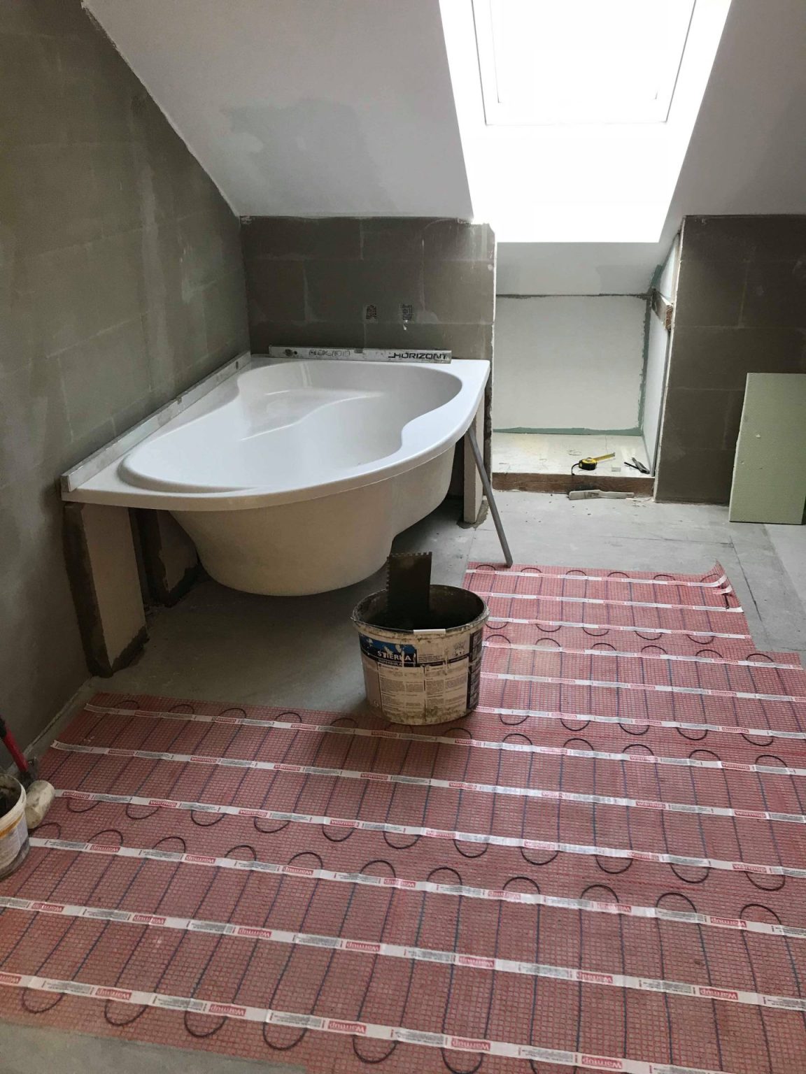 VÝNIMOČNÝ VEĽKOMETRÁŽNY 6-IZBOVÝ PODKROVNÝ BYT S TERASOU A 2 PARKOVACÍMI MIESTAMI | KOMÁRNO | DUNAJSKÉ NÁBREŽIE — fotografia