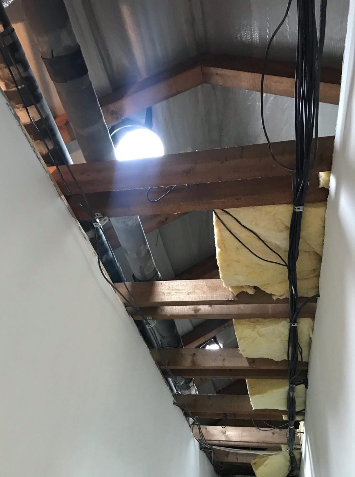 VÝNIMOČNÝ VEĽKOMETRÁŽNY 6-IZBOVÝ PODKROVNÝ BYT S TERASOU A 2 PARKOVACÍMI MIESTAMI | KOMÁRNO | DUNAJSKÉ NÁBREŽIE — fotografia
