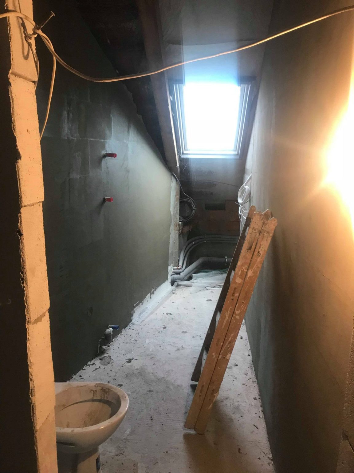 VÝNIMOČNÝ VEĽKOMETRÁŽNY 6-IZBOVÝ PODKROVNÝ BYT S TERASOU A 2 PARKOVACÍMI MIESTAMI | KOMÁRNO | DUNAJSKÉ NÁBREŽIE — fotografia