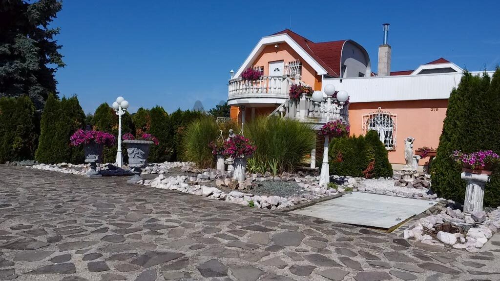 ŠTÝLOVÁ VILA NA BÝVANIE ALEBO PODNIKANIE | RÚBAŇ | NOVÉ ZÁMKY