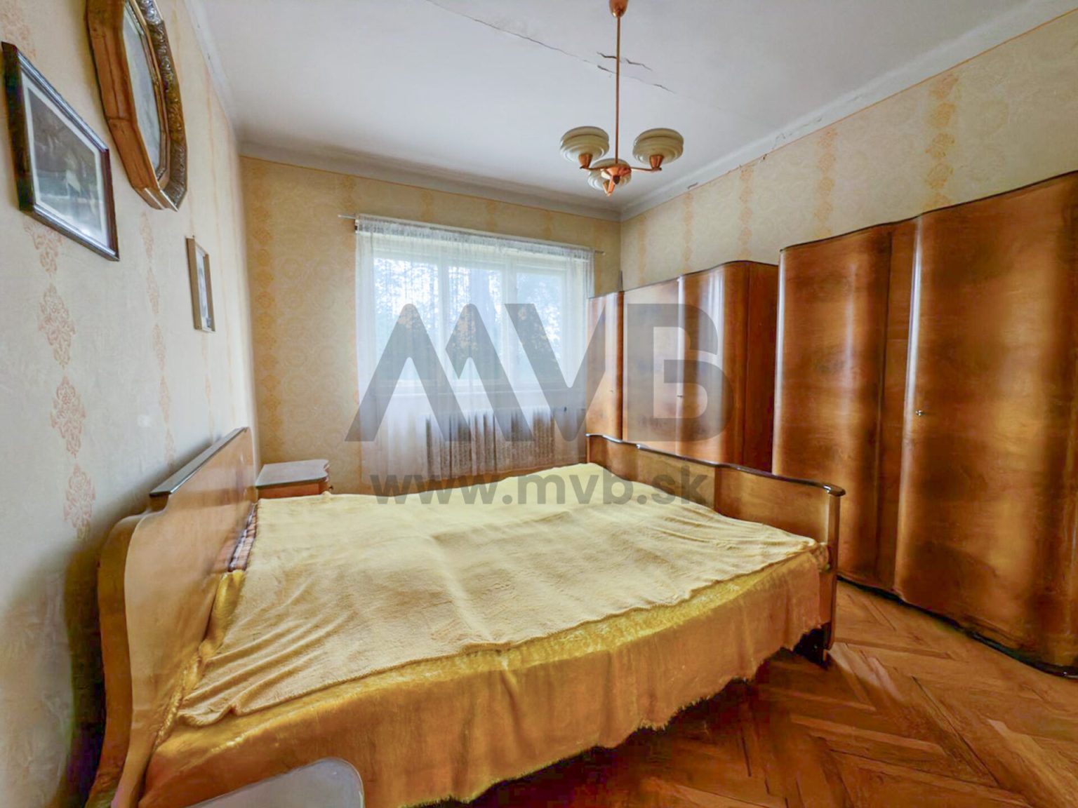 RODINNÝ DOM S VEĽKOU GARÁŽOU A PRÍSTAVBOU | POKOJNÁ LOKALITA | HURBANOVO — fotografia