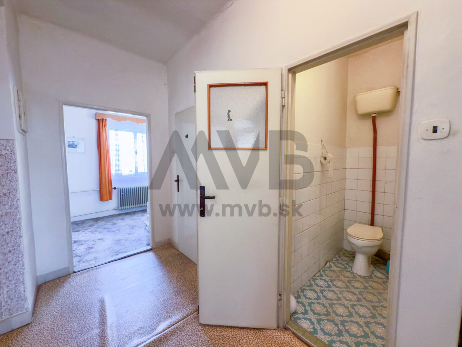 RODINNÝ DOM S VEĽKOU GARÁŽOU A PRÍSTAVBOU | POKOJNÁ LOKALITA | HURBANOVO — fotografia