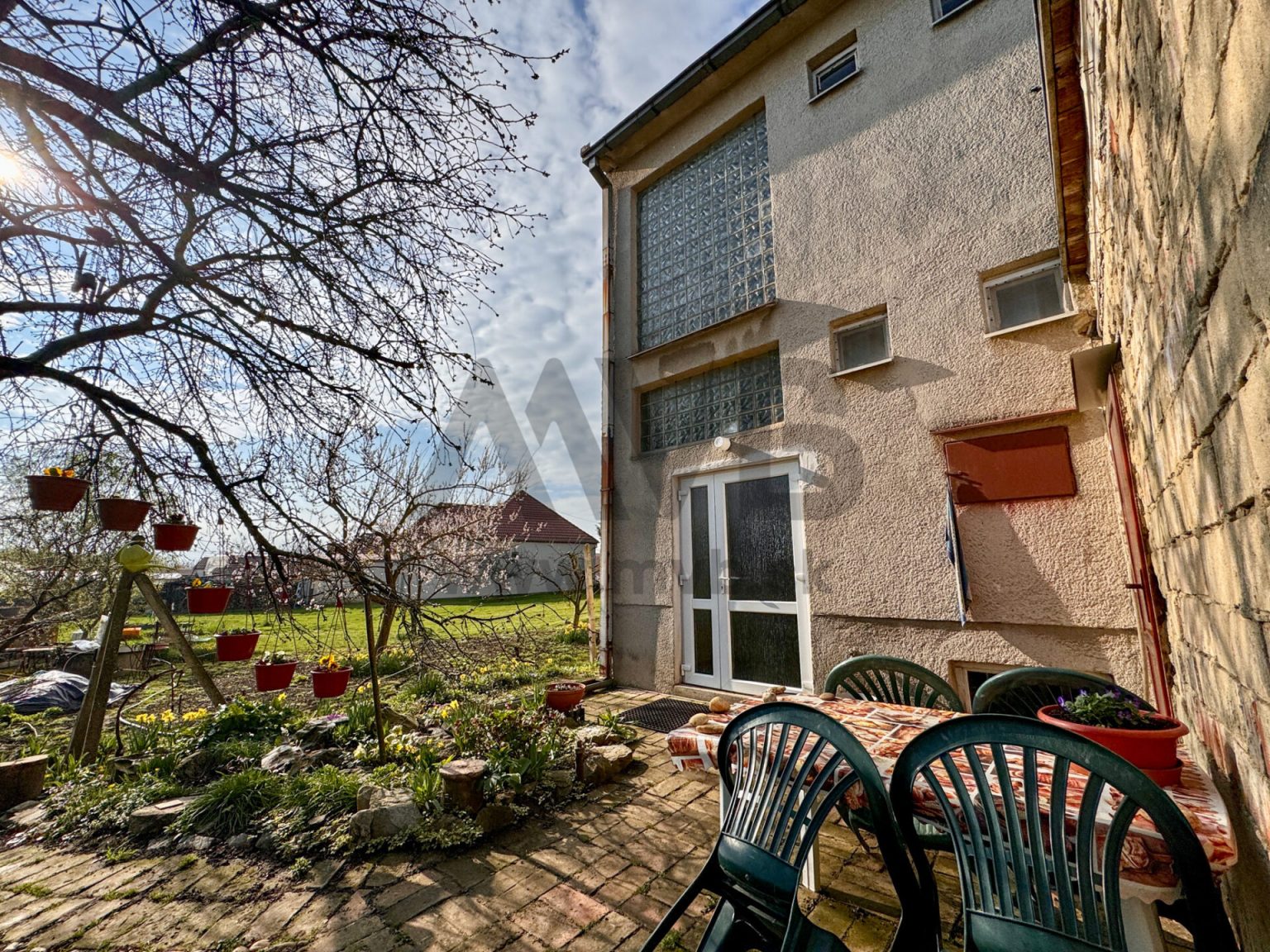 POSCHODOVÝ RODINNÝ DOM V TICHEJ A POKOJNEJ ULICI | MARCELOVÁ | OKRES KOMÁRNO — fotografia