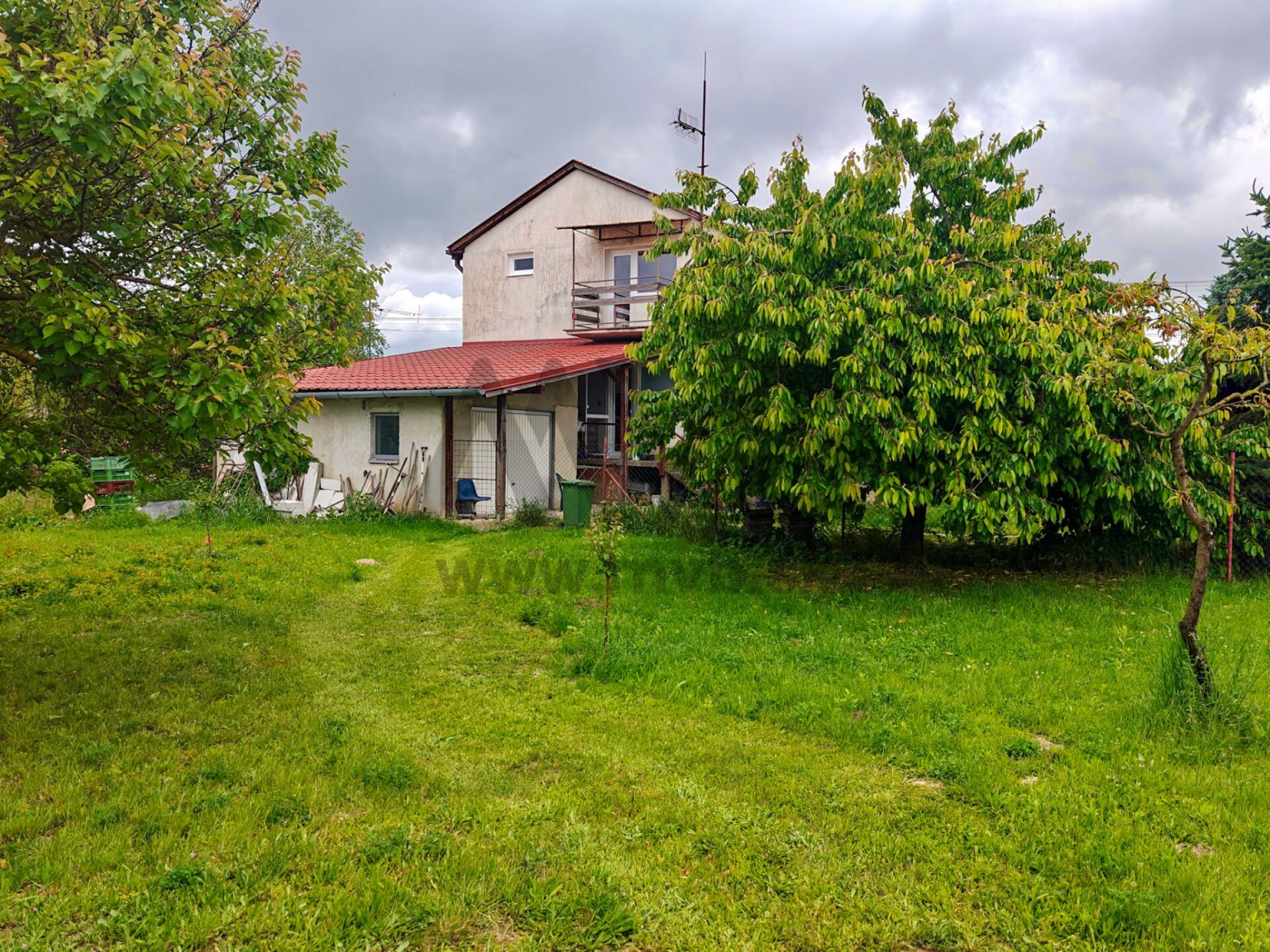 NA PREDAJ PRIESTRANNÝ RODINNÝ DOM S NÁDHERNÝM PANORAMATICKÝM VÝHĽADOM VO VIRTE! — fotografia
