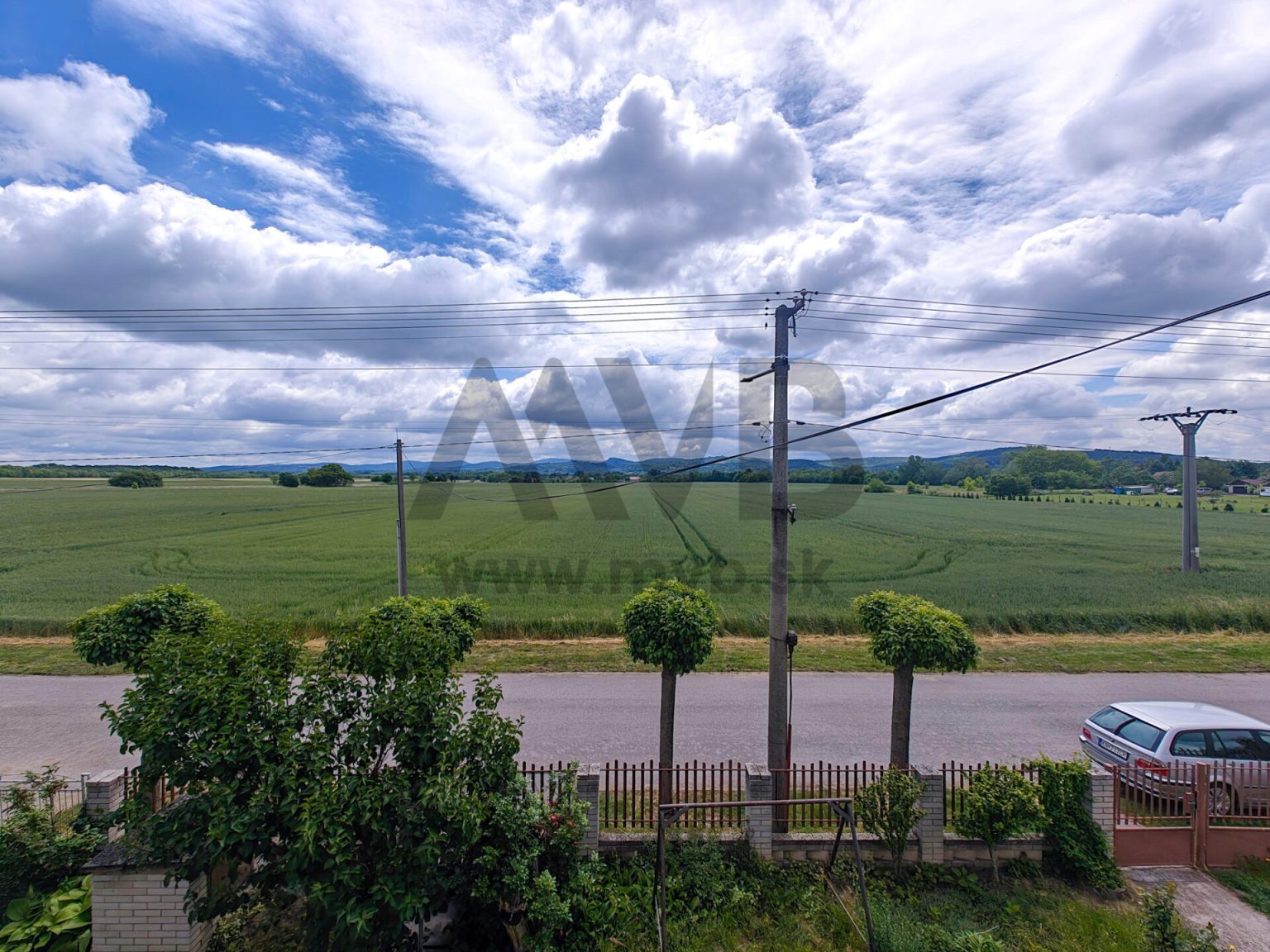 NA PREDAJ PRIESTRANNÝ RODINNÝ DOM S NÁDHERNÝM PANORAMATICKÝM VÝHĽADOM VO VIRTE! — fotografia