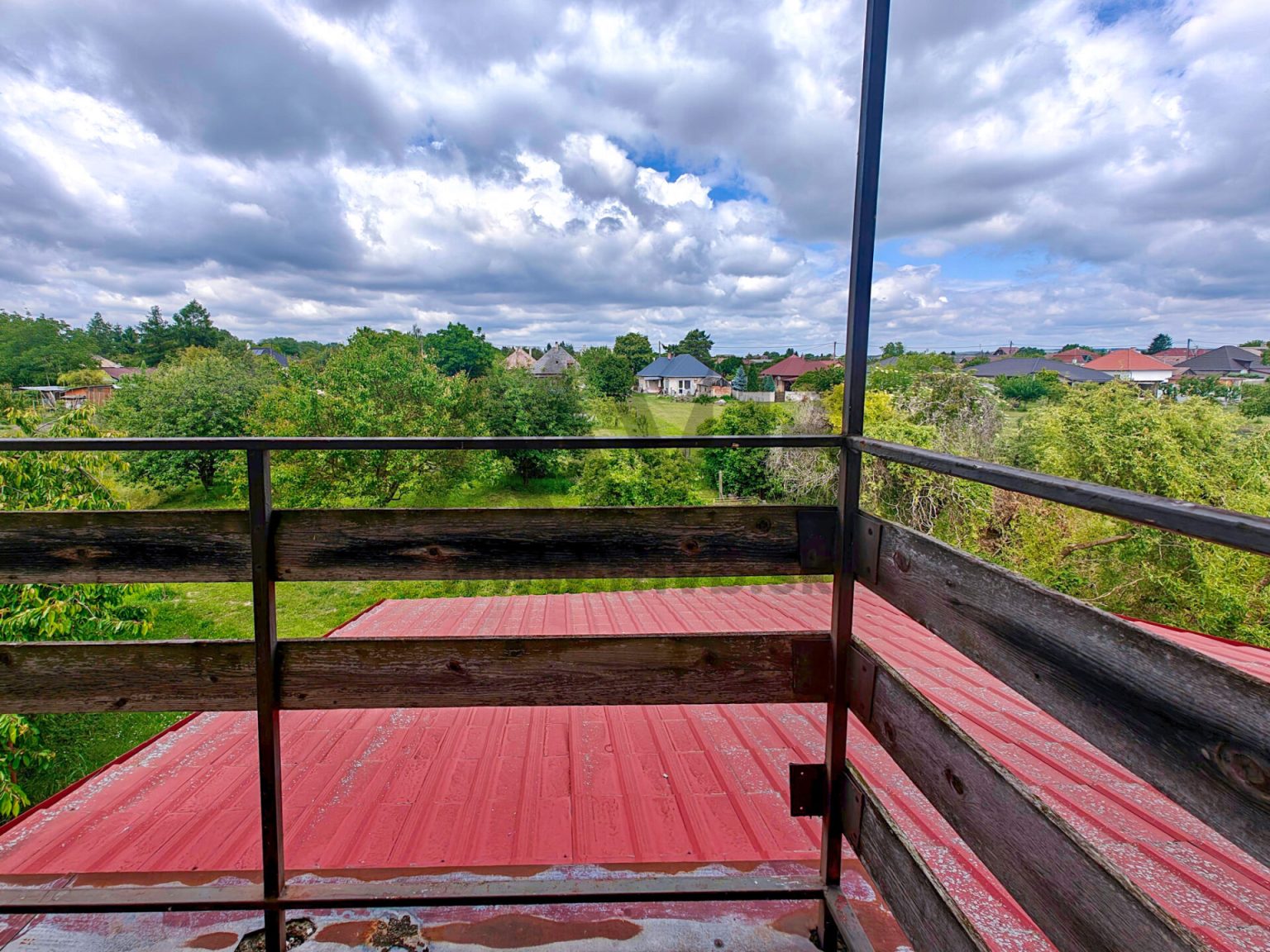 NA PREDAJ PRIESTRANNÝ RODINNÝ DOM S NÁDHERNÝM PANORAMATICKÝM VÝHĽADOM VO VIRTE! — fotografia