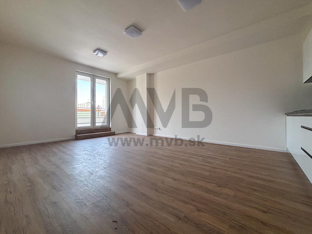 PRIESTRANNÝ 3-IZBOVÝ BYT S VEĽKOU TERASOU V NOVSTAVBE STAR RESIDENCE | NOVÉ ZÁMKY — fotografia