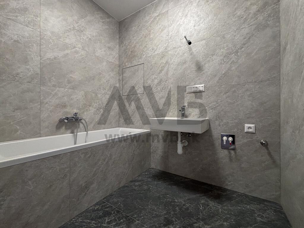 PRIESTRANNÝ 3-IZBOVÝ BYT S VEĽKOU TERASOU V NOVSTAVBE STAR RESIDENCE | NOVÉ ZÁMKY — fotografia