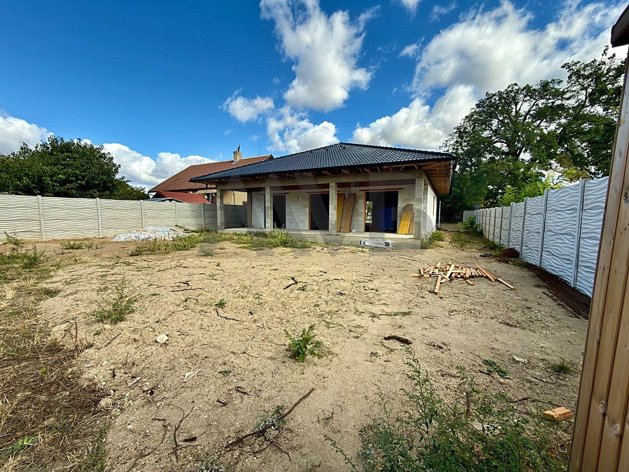 DVA NOVÉ 4-IZBOVÉ RODINNÉ DOMY – BUNGALOV S GARÁŽOU A TERASOU | MARCELOVÁ | OKRES KOMÁRNO — fotografia