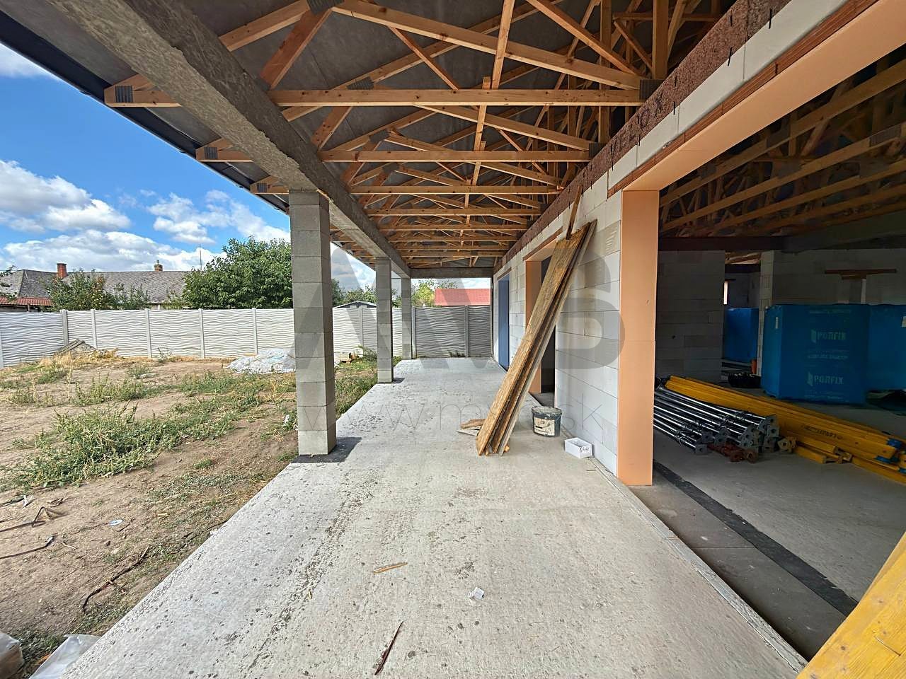 DVA NOVÉ 4-IZBOVÉ RODINNÉ DOMY – BUNGALOV S GARÁŽOU A TERASOU | MARCELOVÁ | OKRES KOMÁRNO — fotografia