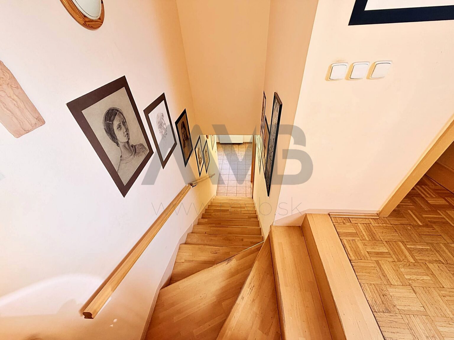 4-IZBOVÝ POSCHODOVÝ RODINNÝ DOM S GARÁŽOU A PIVNICOU | CHOTÍN | OKRES KOMÁRNO — fotografia