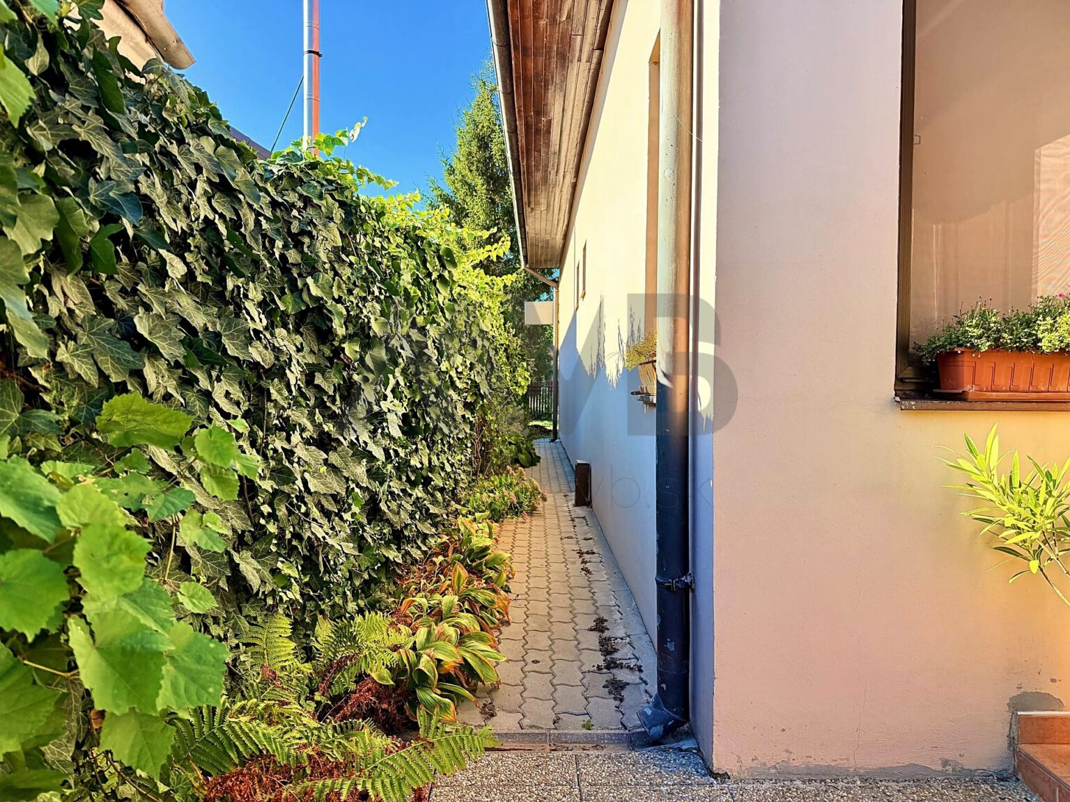 4-IZBOVÝ POSCHODOVÝ RODINNÝ DOM S GARÁŽOU A PIVNICOU | CHOTÍN | OKRES KOMÁRNO — fotografia